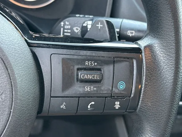 2023 Nissan Rogue SV thumbnail 21