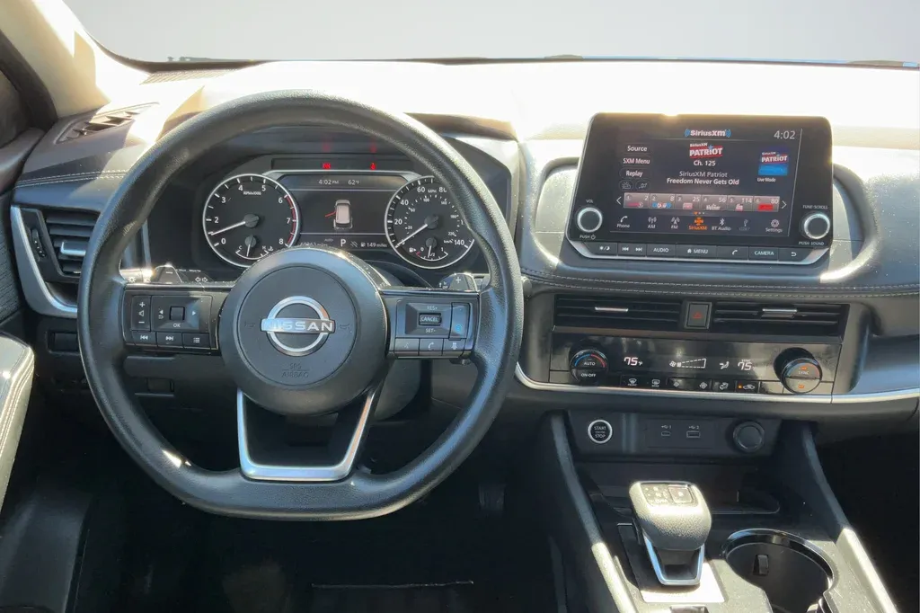 2023 Nissan Rogue SV thumbnail 13