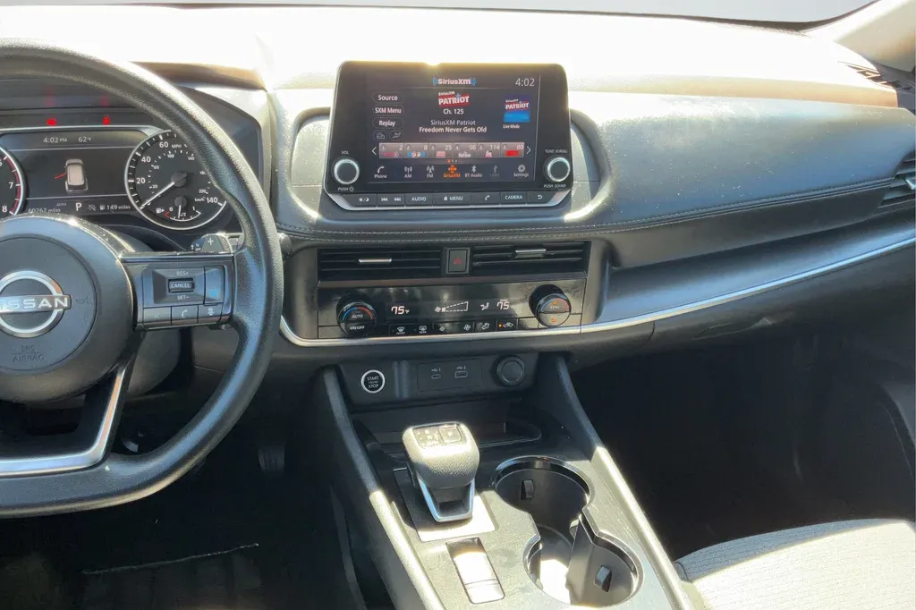 2023 Nissan Rogue SV thumbnail 16