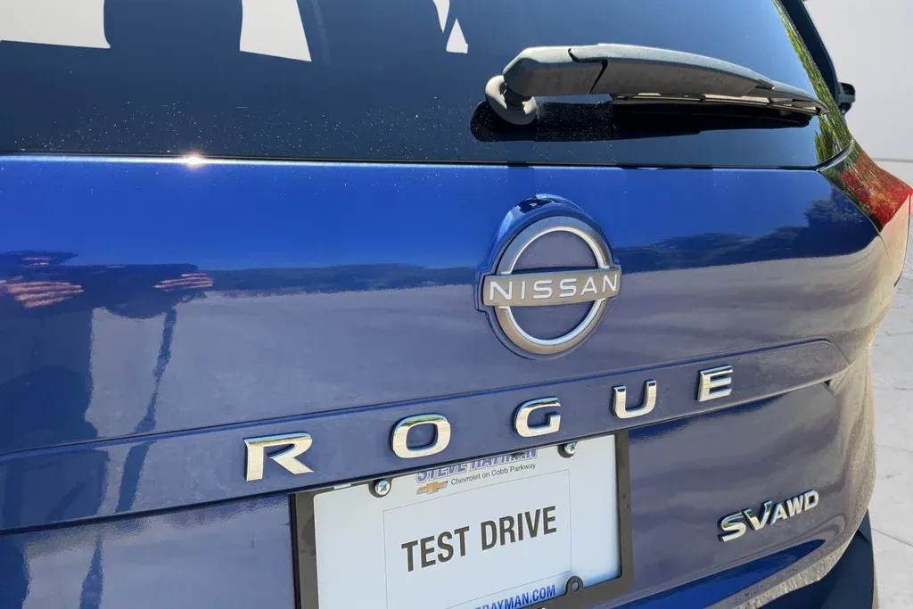 2023 Nissan Rogue SV thumbnail 28