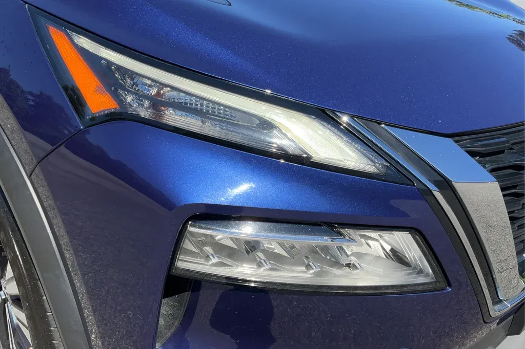 2023 Nissan Rogue SV thumbnail 30