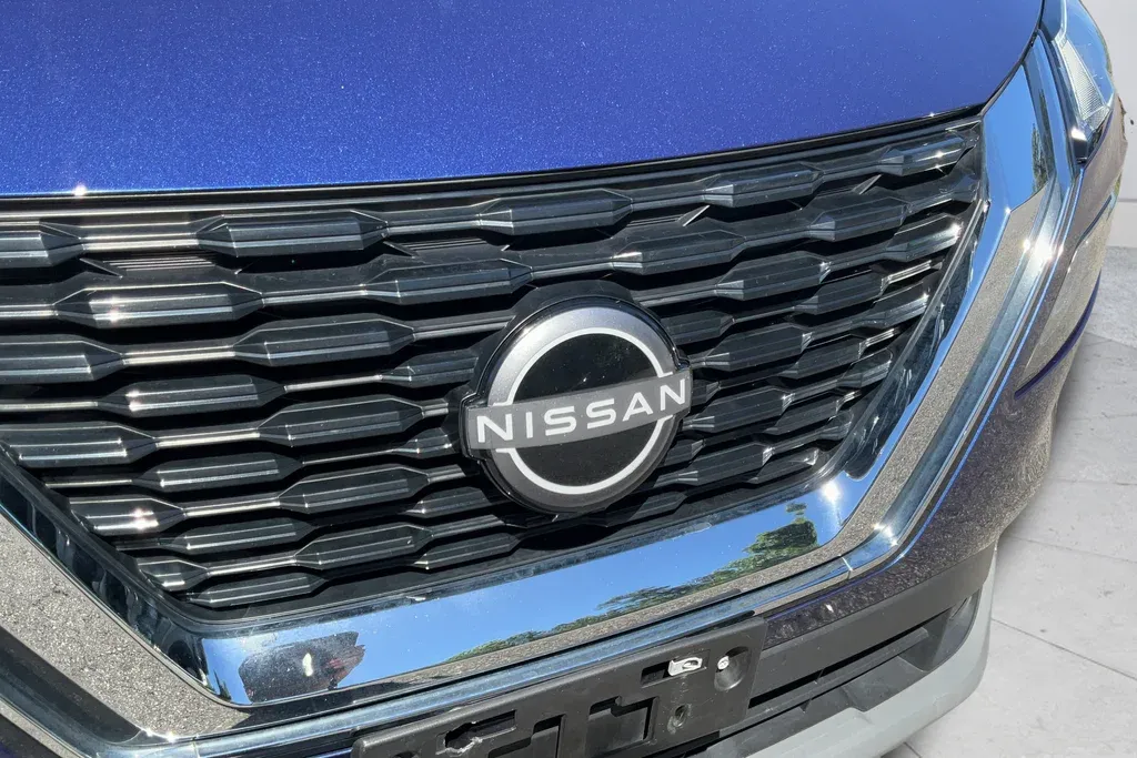 2023 Nissan Rogue SV thumbnail 31