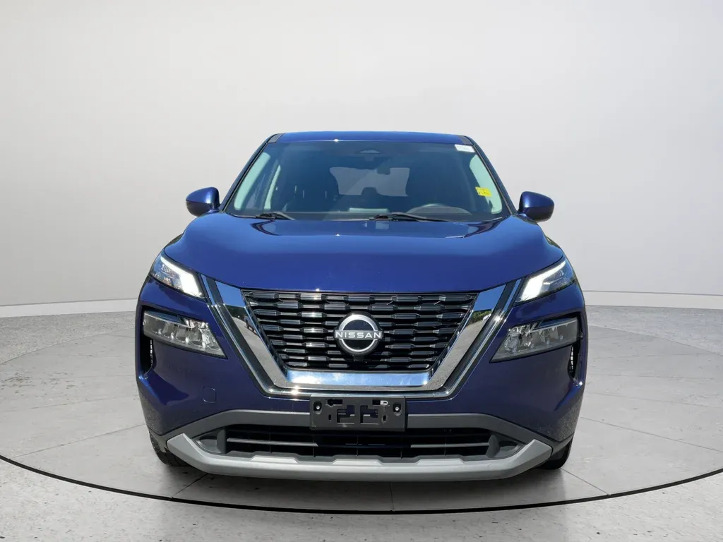 2023 Nissan Rogue SV thumbnail 4