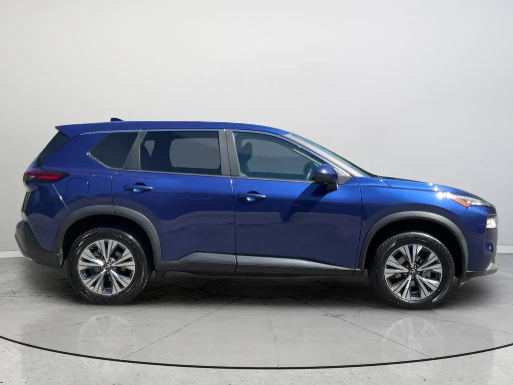 2023 Nissan Rogue SV thumbnail 6