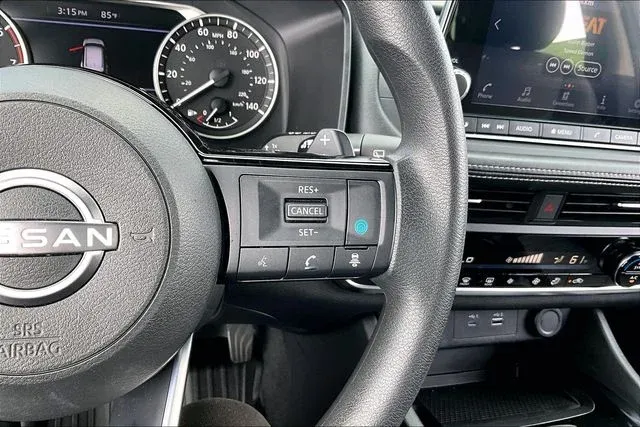 2023 Nissan Rogue SV thumbnail 11
