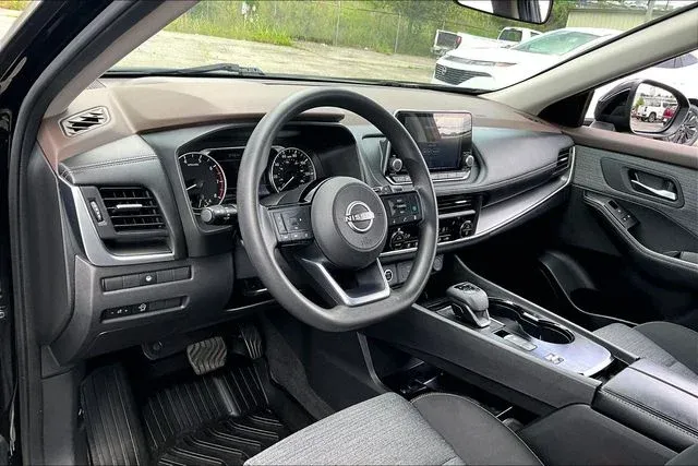 2023 Nissan Rogue SV thumbnail 14
