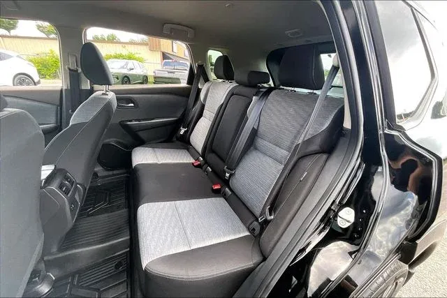 2023 Nissan Rogue SV thumbnail 19