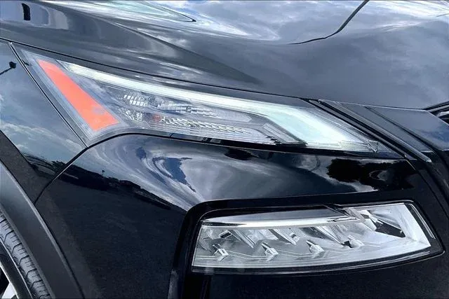 2023 Nissan Rogue SV thumbnail 27