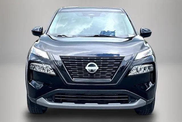 2023 Nissan Rogue SV thumbnail 3