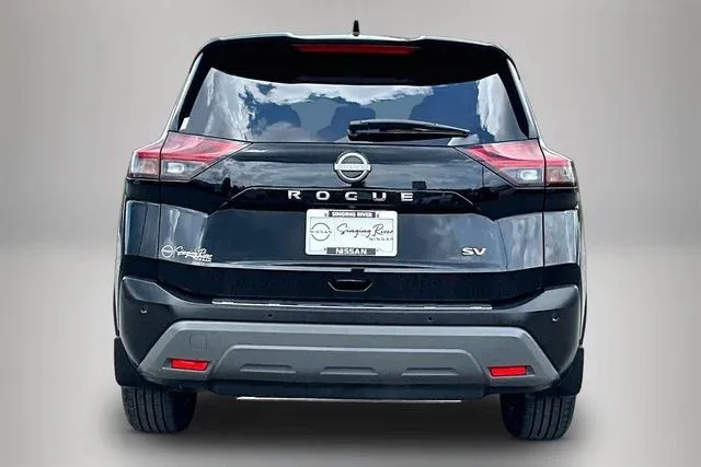 2023 Nissan Rogue SV thumbnail 6