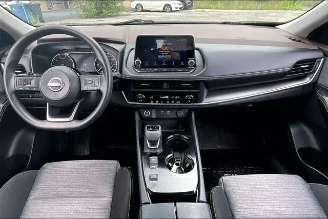 2023 Nissan Rogue SV thumbnail 7
