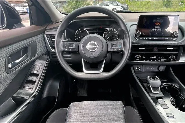 2023 Nissan Rogue SV thumbnail 8