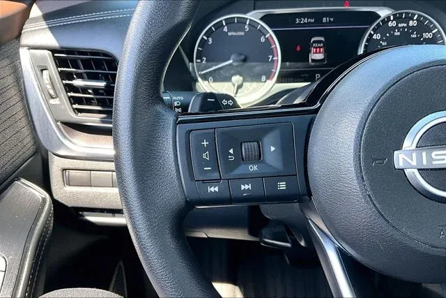 2023 Nissan Rogue SV thumbnail 10
