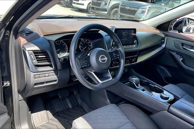 2023 Nissan Rogue SV thumbnail 14