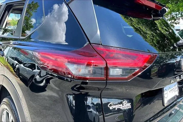 2023 Nissan Rogue SV thumbnail 20