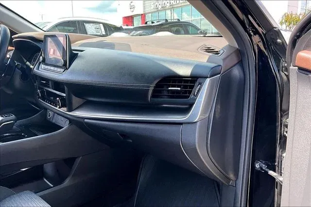 2023 Nissan Rogue SV thumbnail 23