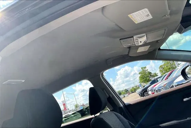 2023 Nissan Rogue SV thumbnail 24