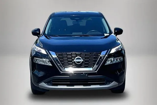 2023 Nissan Rogue SV thumbnail 3