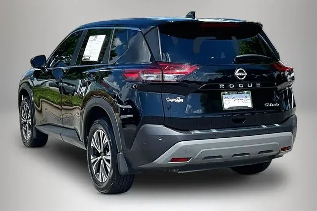 2023 Nissan Rogue SV thumbnail 4