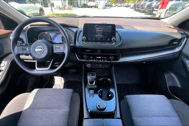2023 Nissan Rogue SV thumbnail 7