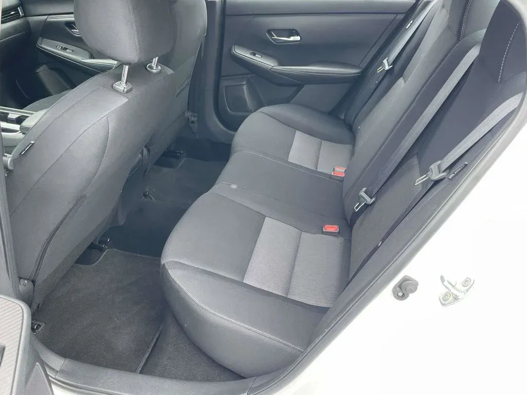 2023 Nissan Sentra SV thumbnail 10