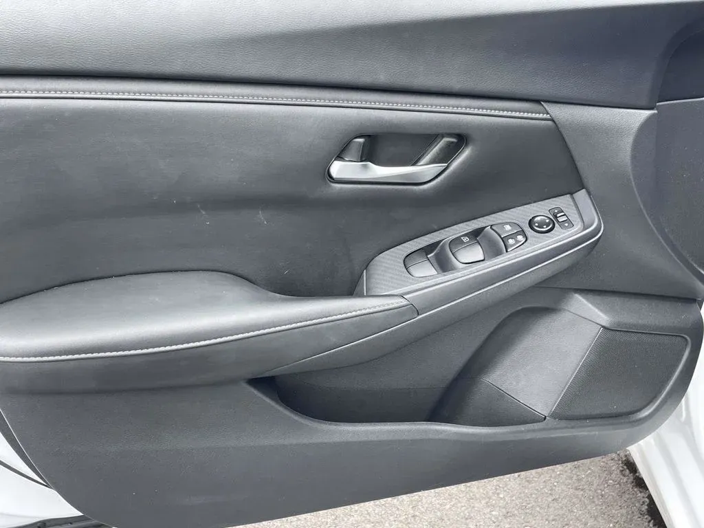 2023 Nissan Sentra SV thumbnail 13