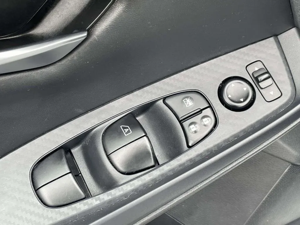 2023 Nissan Sentra SV thumbnail 14