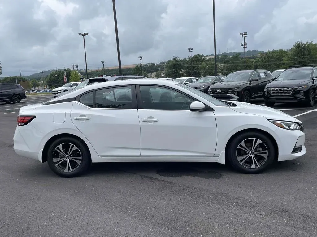 2023 Nissan Sentra SV thumbnail 2