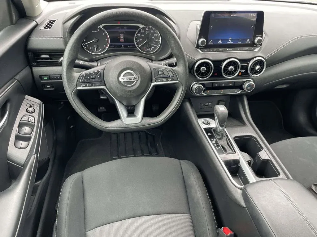 2023 Nissan Sentra SV thumbnail 9
