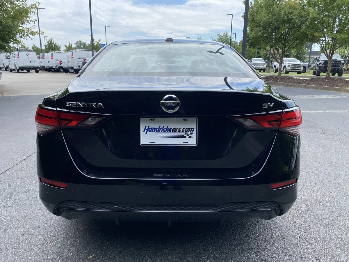 2023 Nissan Sentra SV thumbnail 7