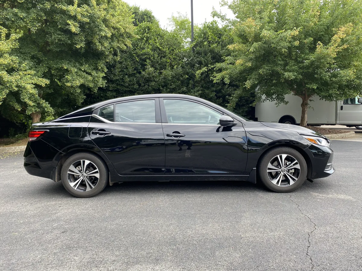 2023 Nissan Sentra SV thumbnail 9