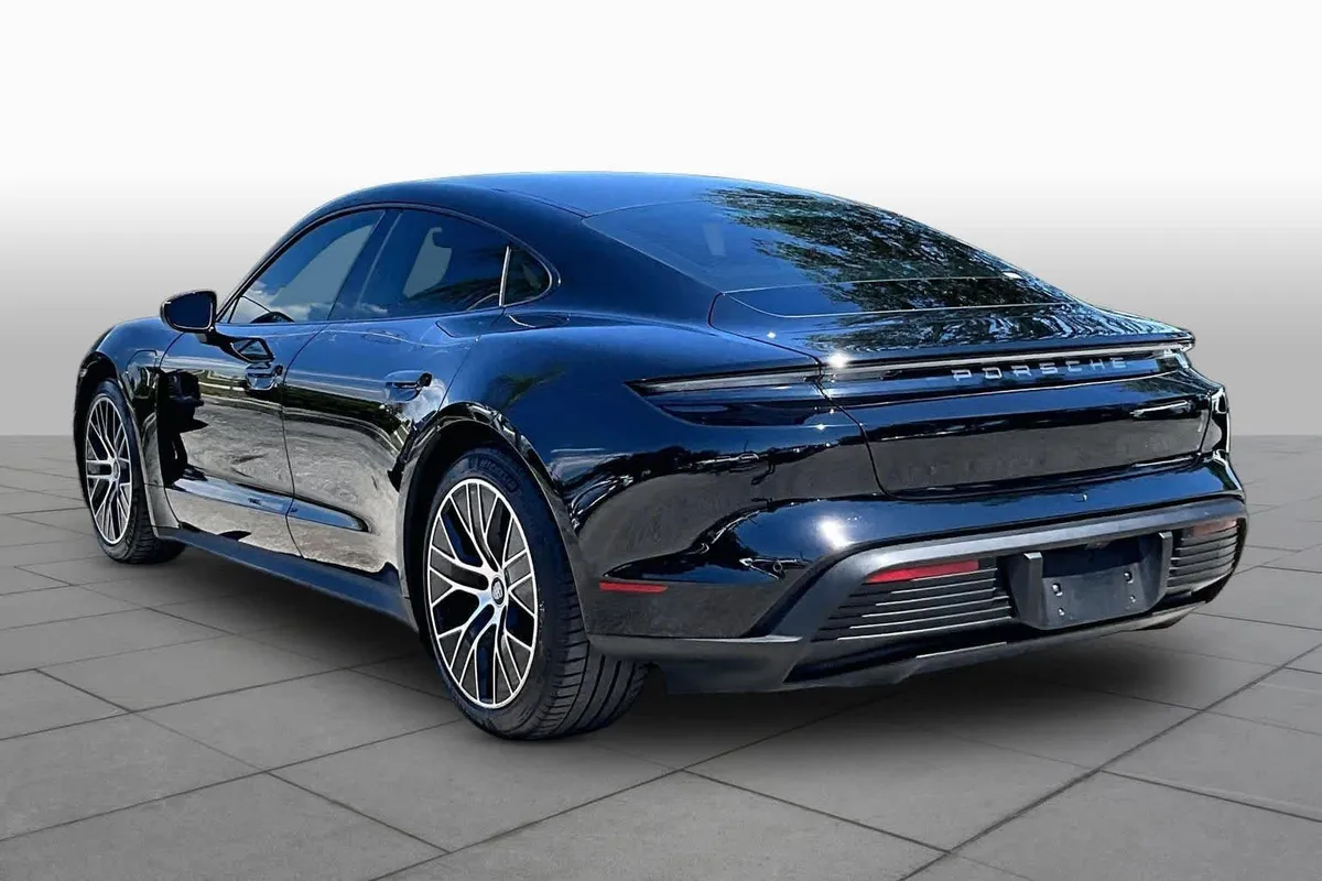 2023 Porsche Taycan thumbnail 10