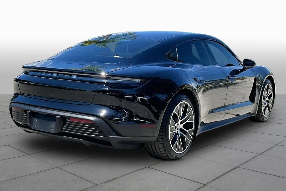 2023 Porsche Taycan thumbnail 11
