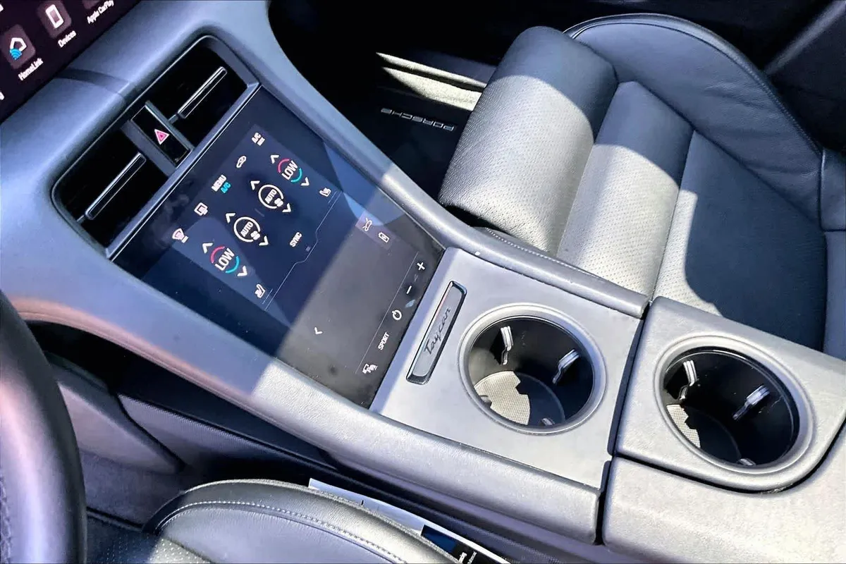 2023 Porsche Taycan thumbnail 15