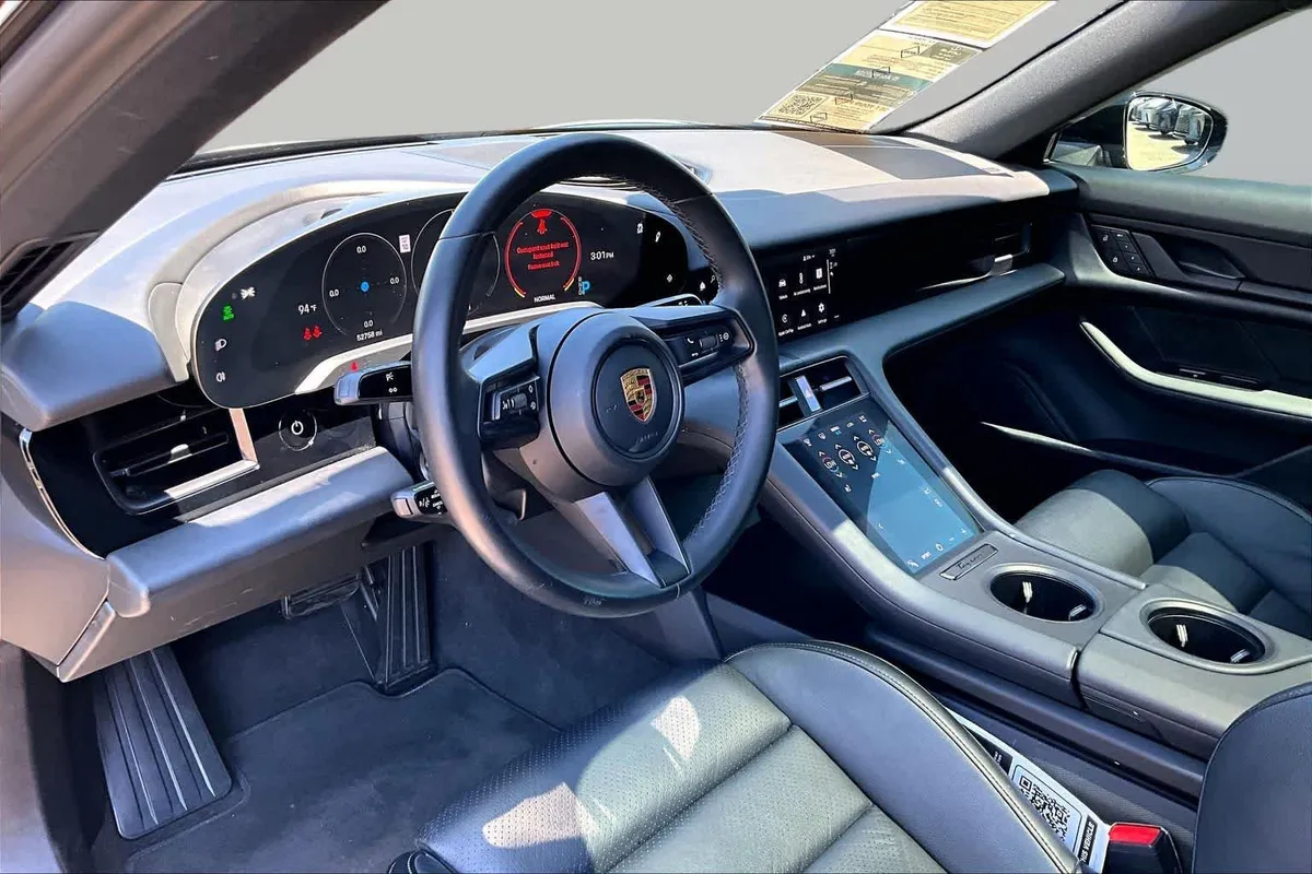 2023 Porsche Taycan thumbnail 16