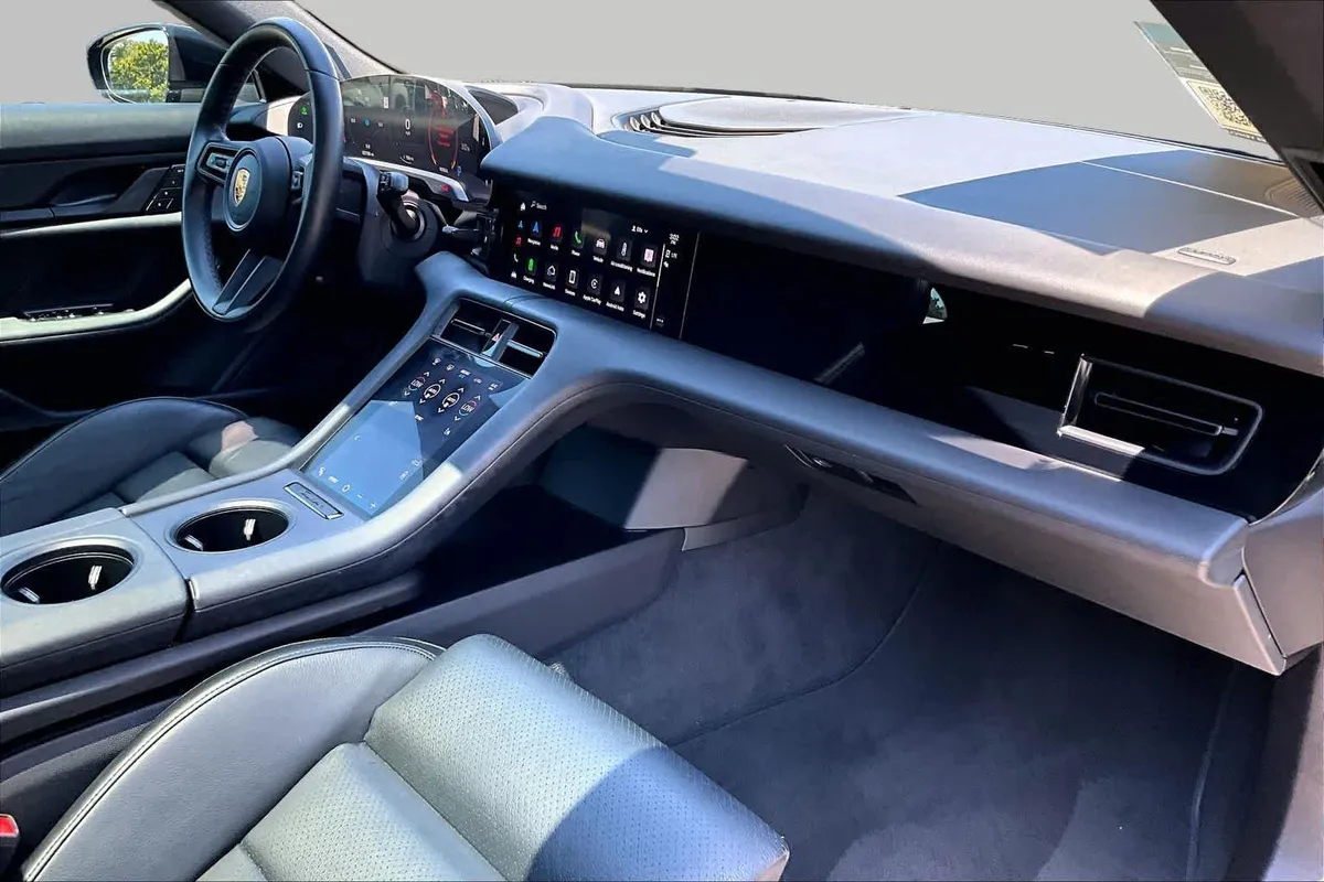 2023 Porsche Taycan thumbnail 17