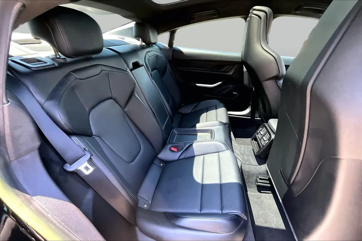 2023 Porsche Taycan thumbnail 18