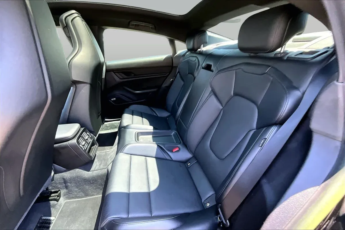 2023 Porsche Taycan thumbnail 19