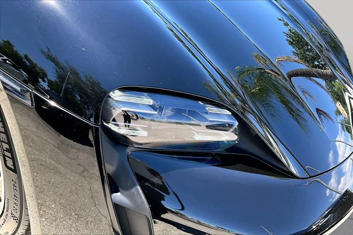 2023 Porsche Taycan thumbnail 26