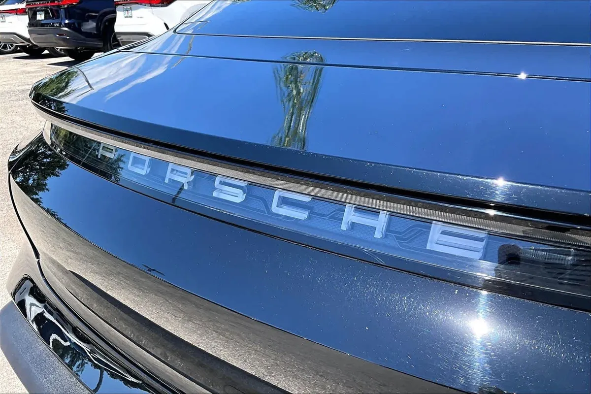2023 Porsche Taycan thumbnail 29