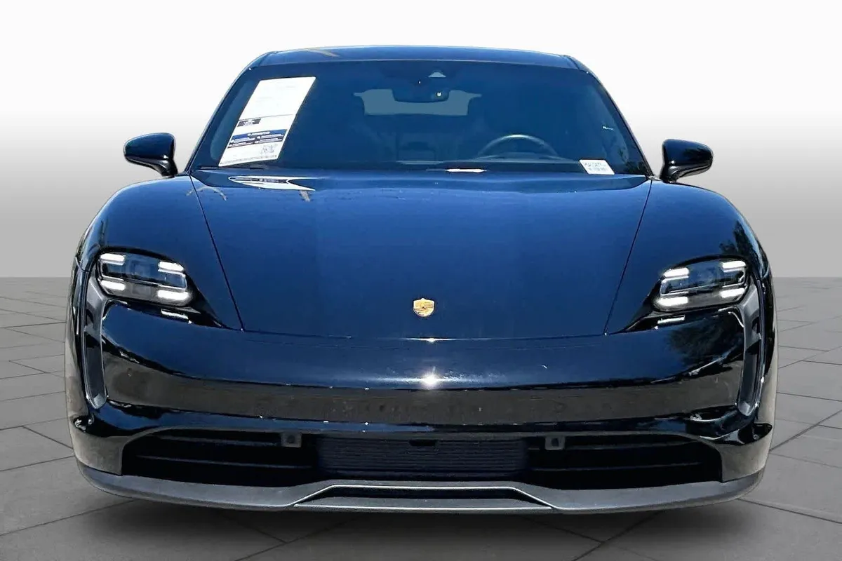 2023 Porsche Taycan thumbnail 3