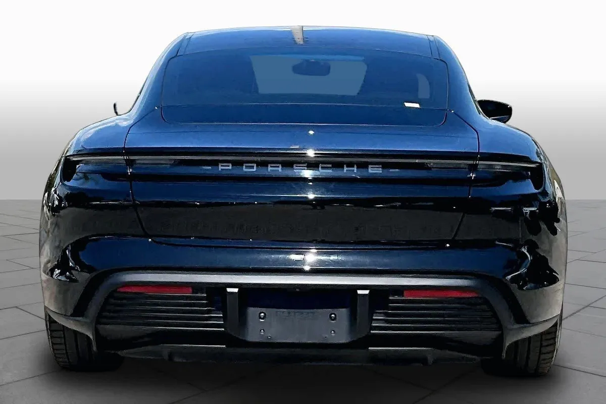 2023 Porsche Taycan thumbnail 4