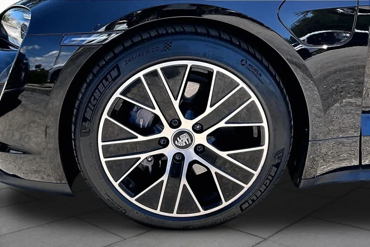 2023 Porsche Taycan thumbnail 9