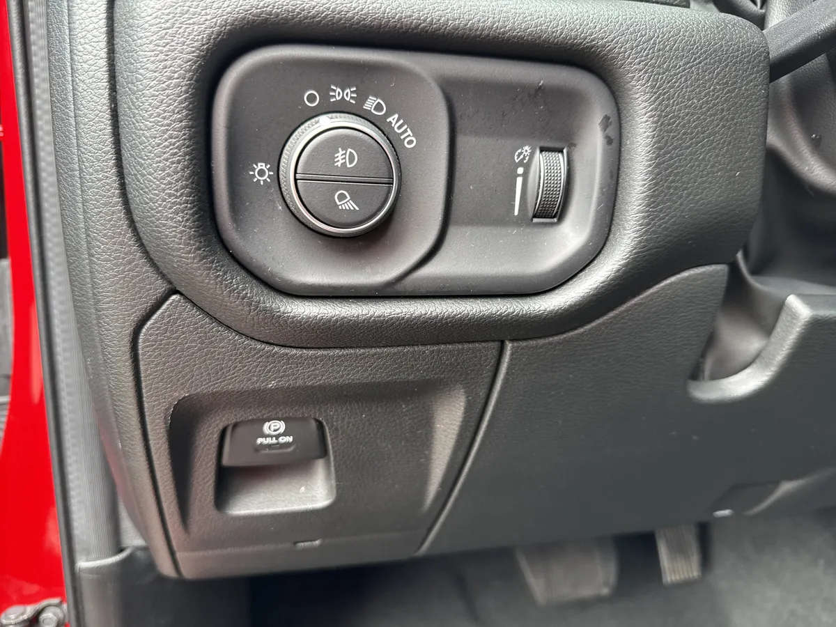 2023 Ram 1500 Big Horn thumbnail 31