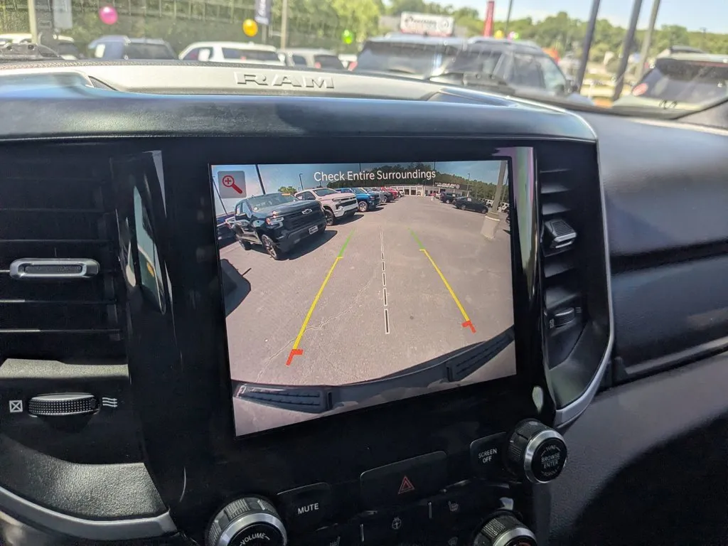 2023 Ram 1500 Big Horn thumbnail 17