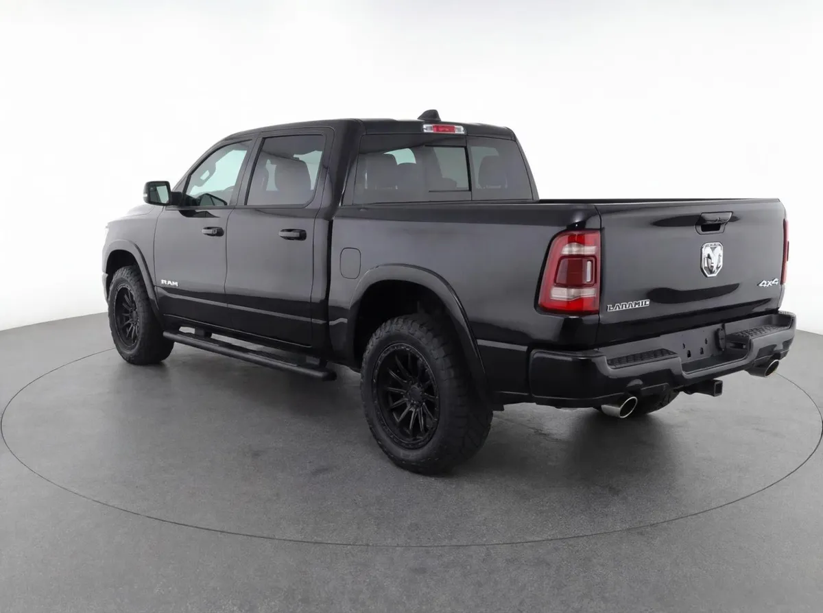 2023 Ram 1500 Laramie thumbnail 3