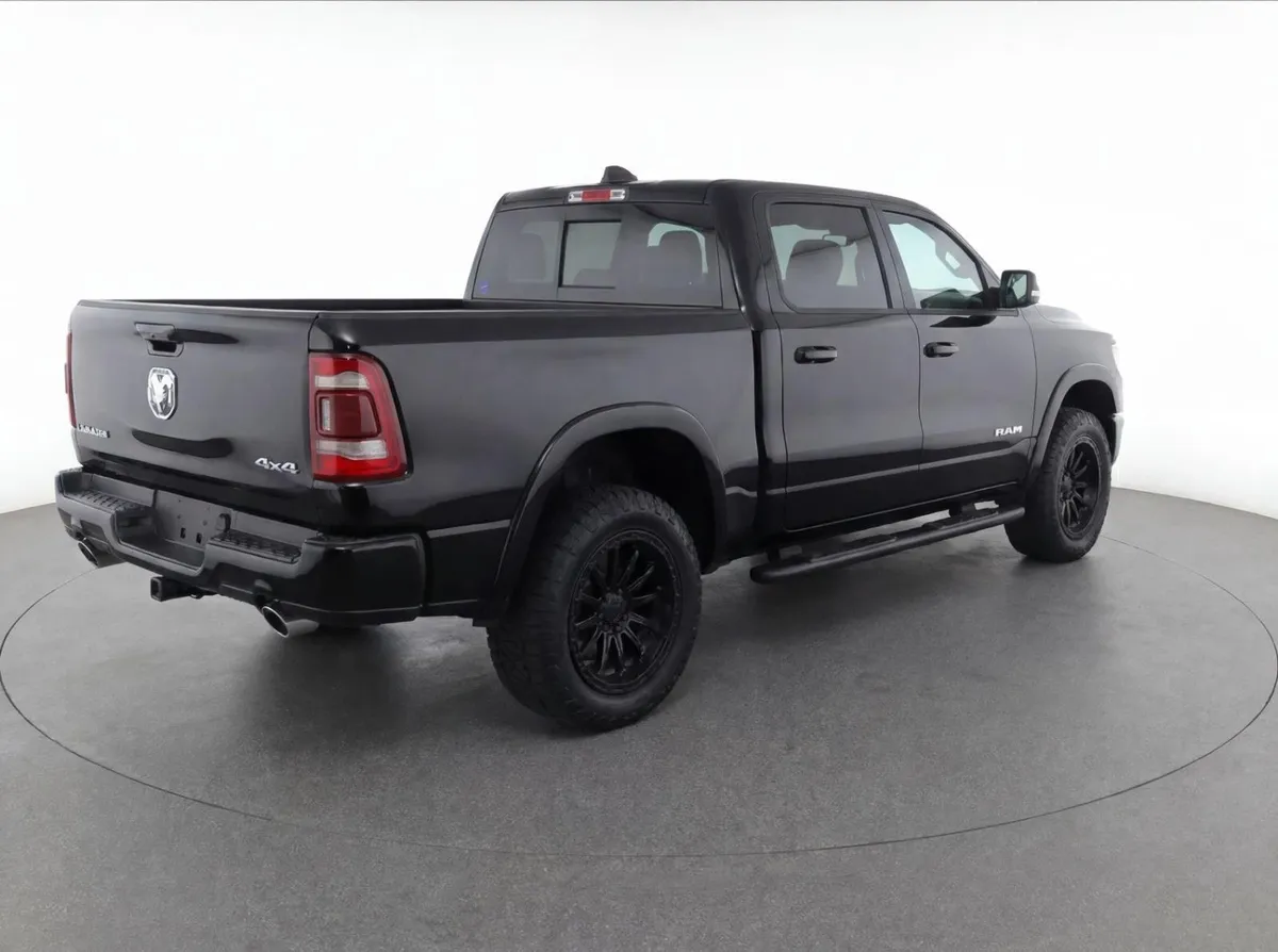 2023 Ram 1500 Laramie thumbnail 4