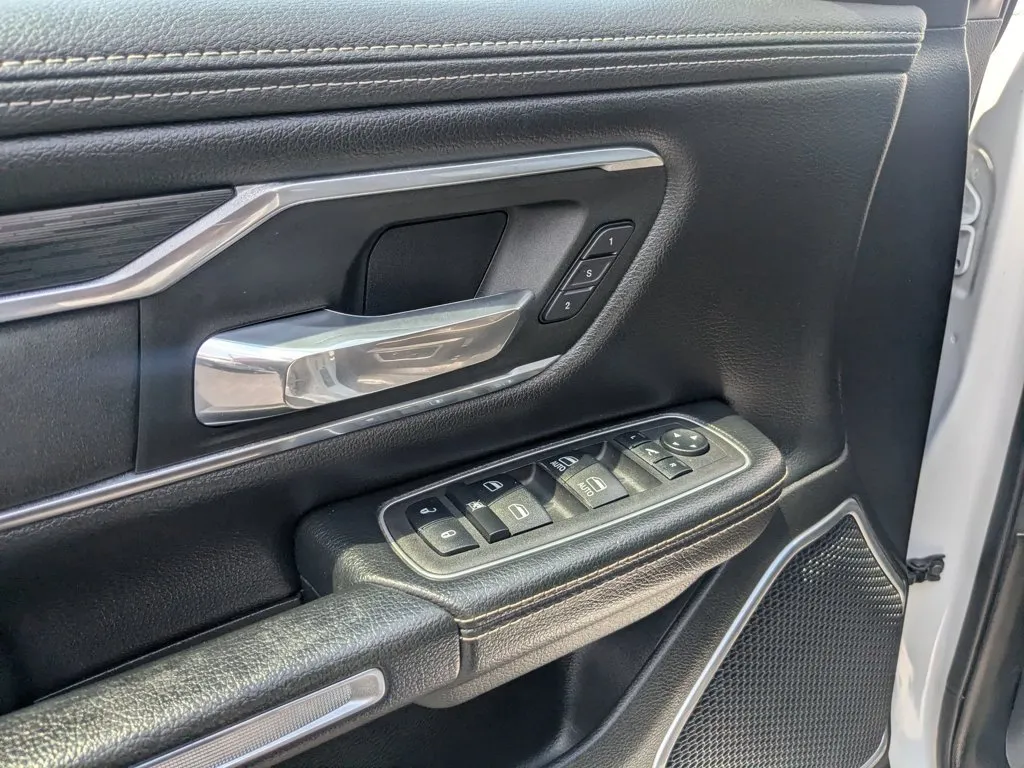 2023 Ram 1500 Laramie thumbnail 12