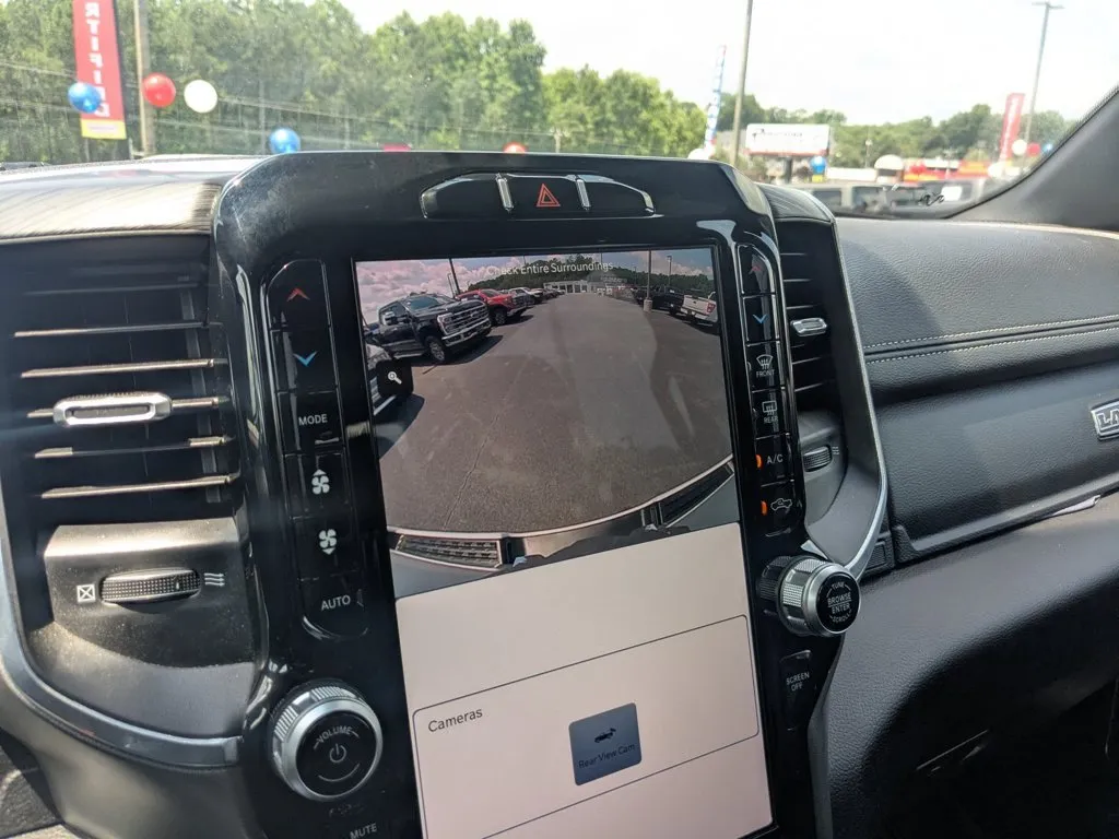 2023 Ram 1500 Laramie thumbnail 17
