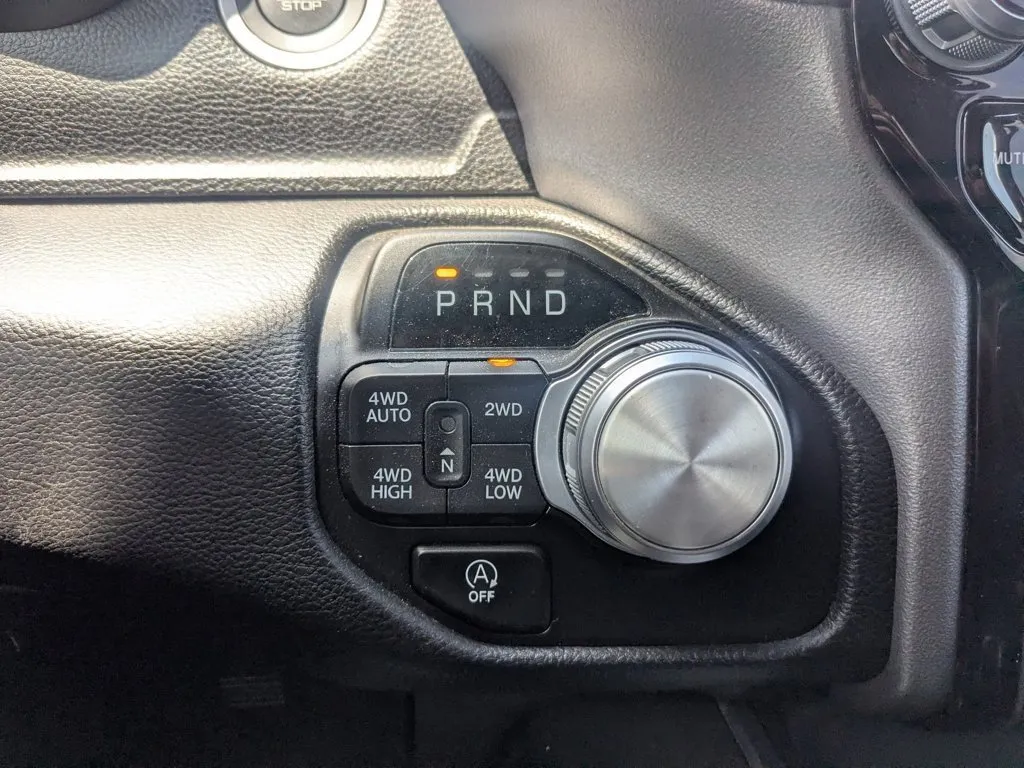 2023 Ram 1500 Laramie thumbnail 18